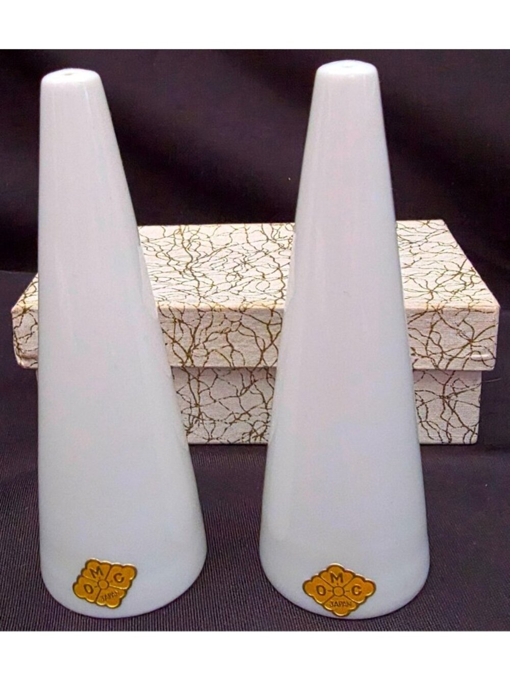Otagiri Japan OMC SALT & PEPPER SHAKERS SET modern plain all white cone 4.625"